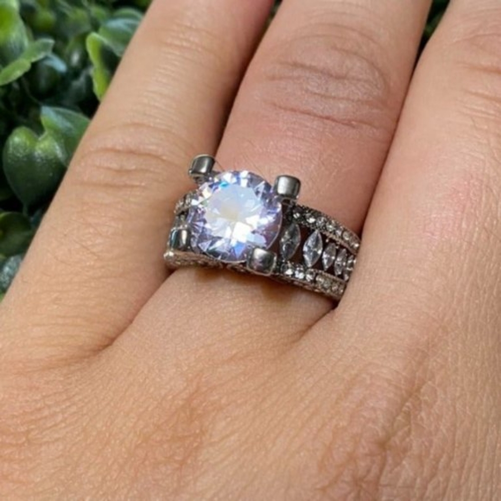 New “5.4 CT Sterling Silver Diamond Ring - Picture 3 of 3